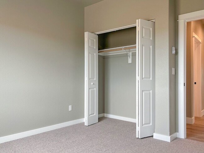 Building Photo - 2 bed/ 1.5 bath in Brand New Soldier Ridge...