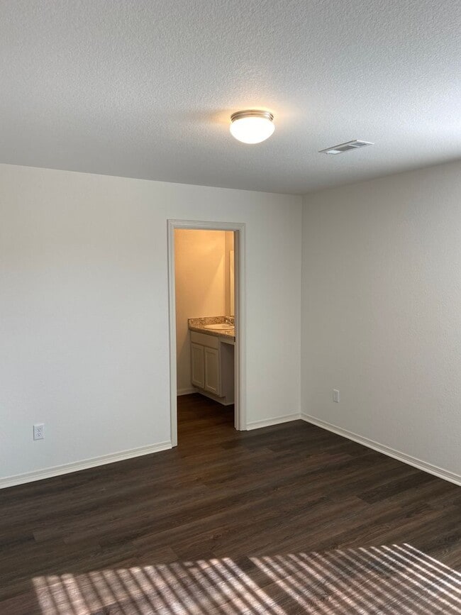 Building Photo - Don't Miss Out! — Stylish 3 Bed, 2 Bath Home in Faulkner Crossing
