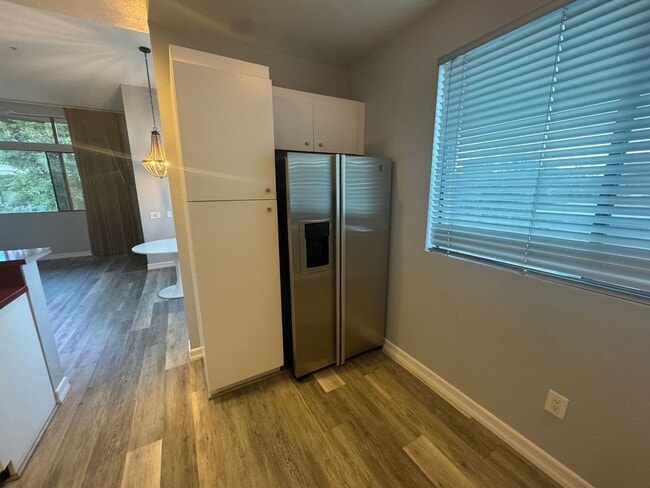 Building Photo - 810 E Palm Canyon Dr