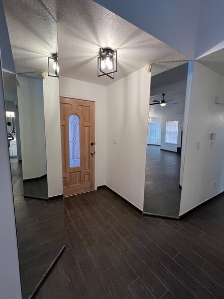 Building Photo - 7115 Oval Rock Dr