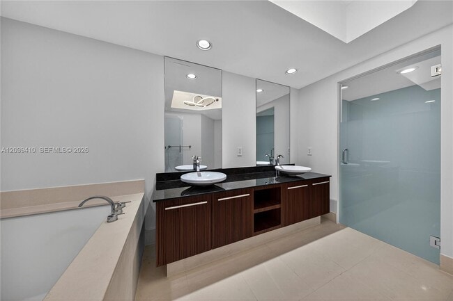 Building Photo - 2711 S Ocean Dr
