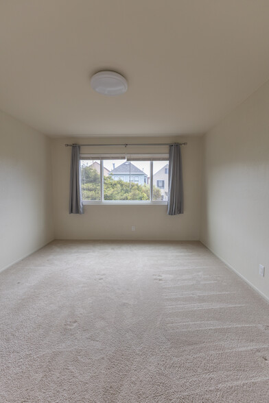 Building Photo - 533 8th Ave