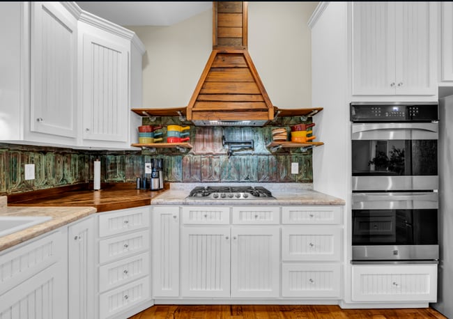 Building Photo - Beautiful 4-bedroom, 2.5-bath riverfront home