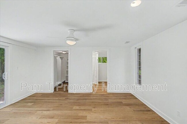 Building Photo - 106 Holcomb St