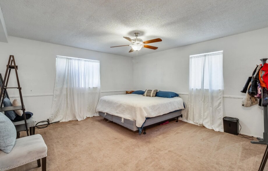 Building Photo - 921 S Val Vista Dr