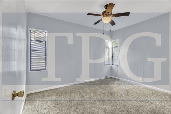 Building Photo - 9901 E Linwood Blvd