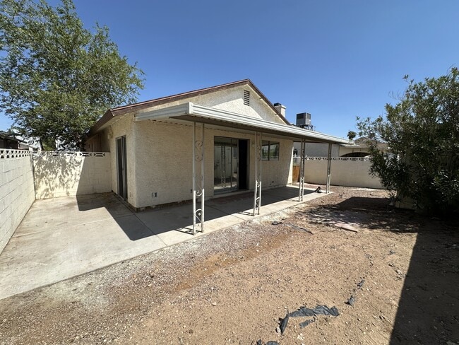 Building Photo - 2321 Valley Dr