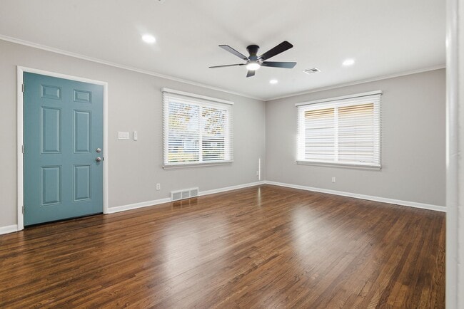 Building Photo - 3 bed/1 bath remodel within walking distance of Brookside