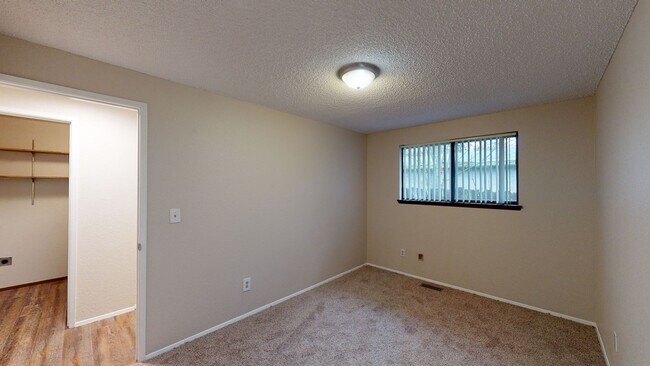 Building Photo - 1520 E Main St