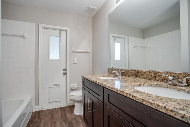 Building Photo - Clermont 3 Bed 2 Bath w/ Community Pool an...