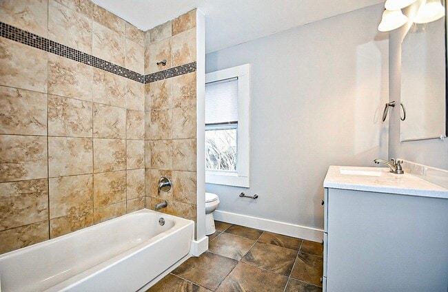 Building Photo - 3343 Waterside Dr