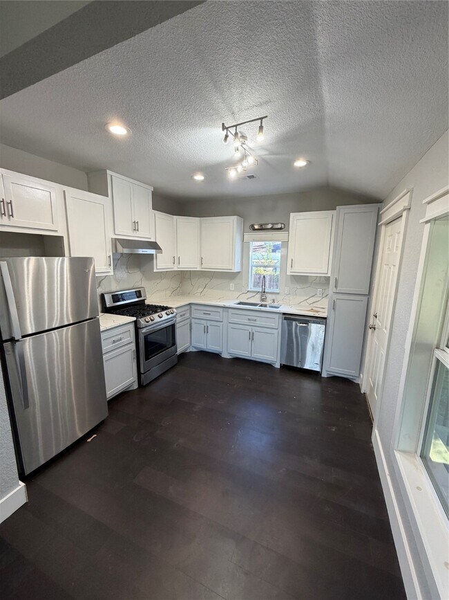 Building Photo - 8922 Allwood St