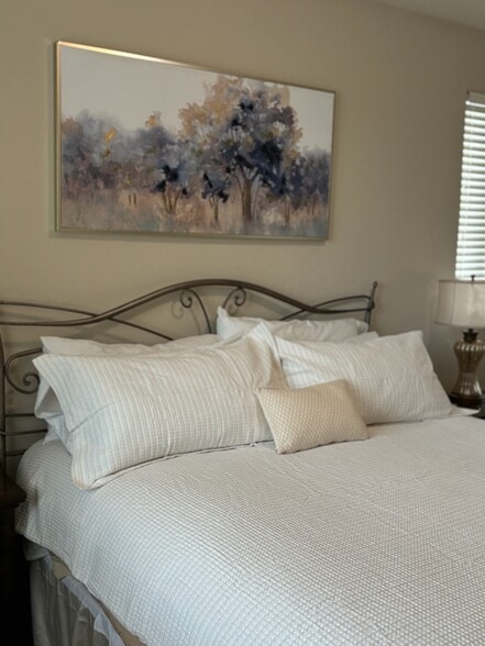 mater bedroom - 5149 W Pianosa Ave