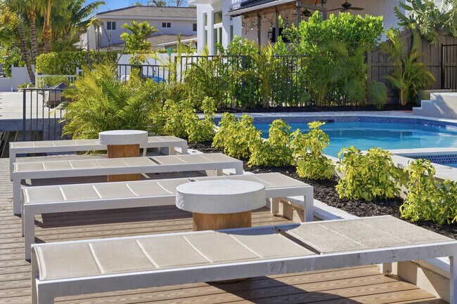 Building Photo - 1308 Avocado Isle