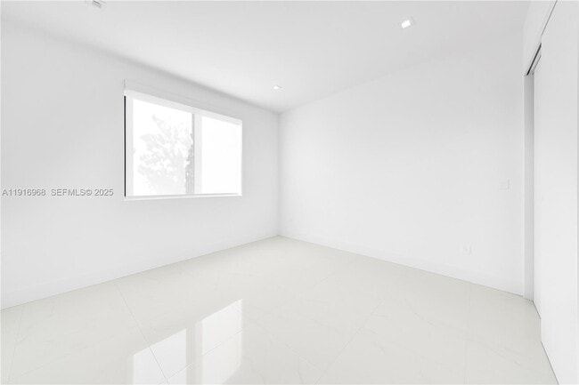 Building Photo - 34 SW 26th Rd