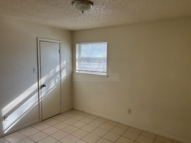 Building Photo - 2608 Jade Rd