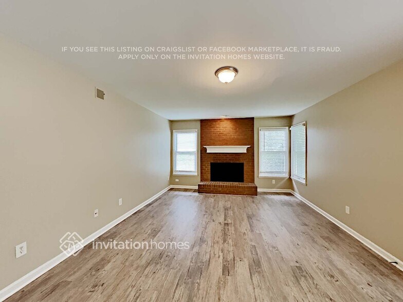 Building Photo - 10430 Meadow Crest Ln