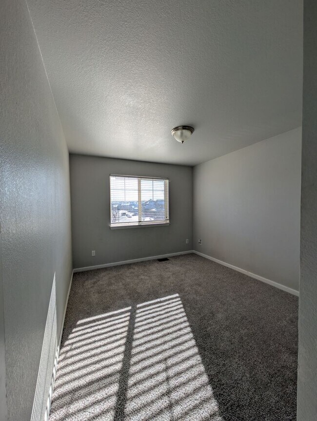 Building Photo - 22441 E Chenango Dr