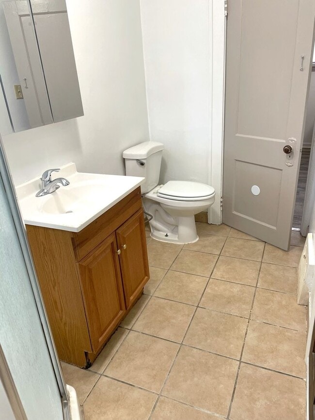 Building Photo - Lovely Two Bedroom House Near Washtenaw Golf Club!