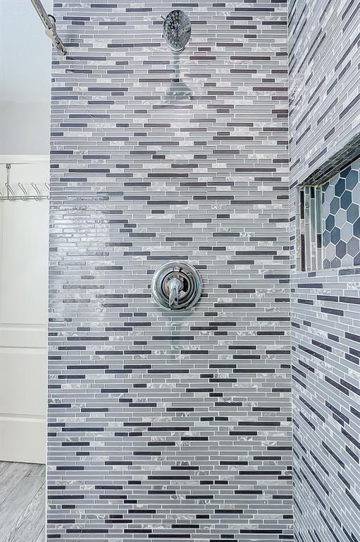 Building Photo - 8020 Bendell Dr