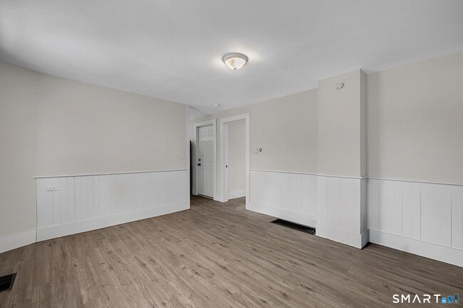 Building Photo - 8 Bancroft St