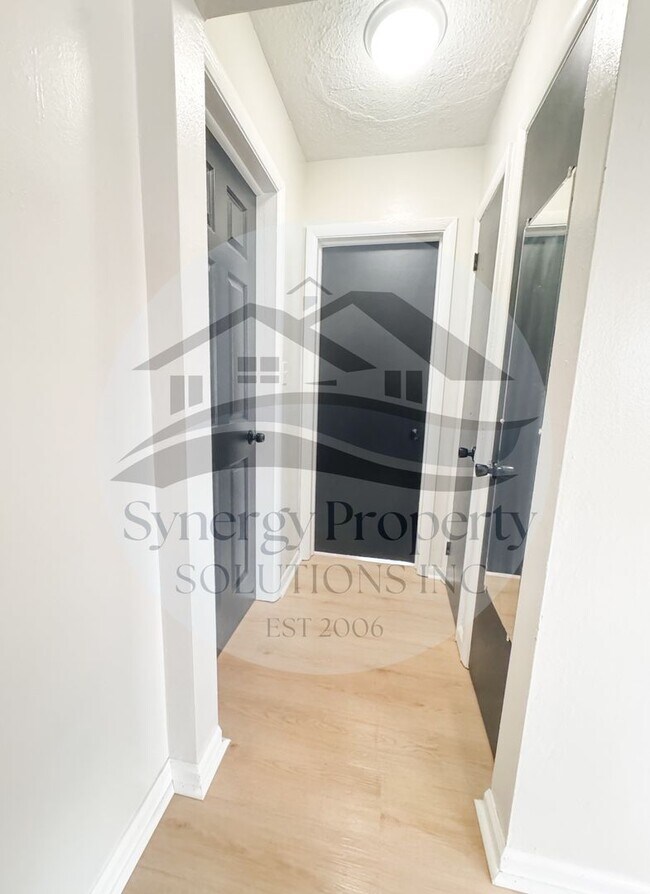 Building Photo - First Floor Living - $295 DEPOSIT