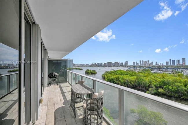 Building Photo - 16385 Biscayne Blvd