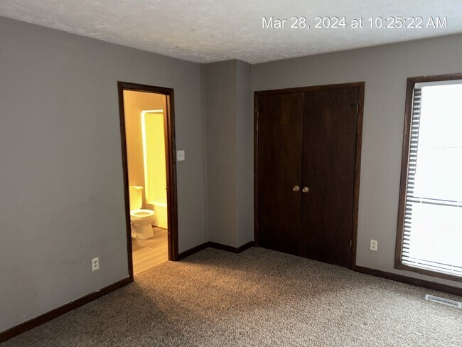 Building Photo - 6468 Kelmscot Ct