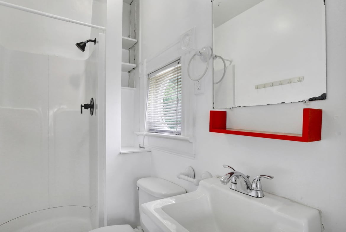 Building Photo - 716 N Walnut St