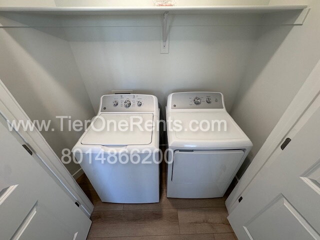 Building Photo - Move-in special:  First month's rent free!