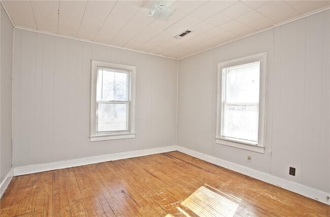Building Photo - 403 East St