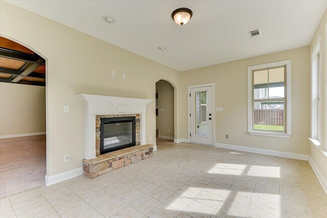 Building Photo - 4215 Windslow Dr