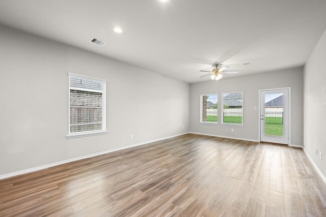 Building Photo - 16868 Pink Wintergreen Dr