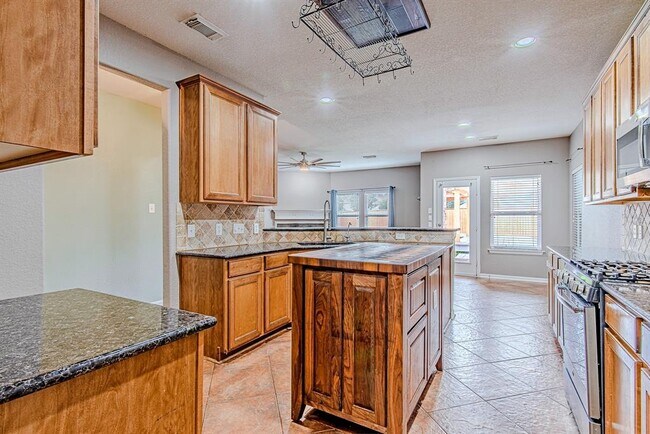 Building Photo - 7507 Trail Hollow