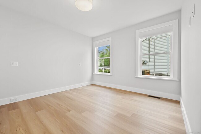 Building Photo - 7 Cos Cob Ave