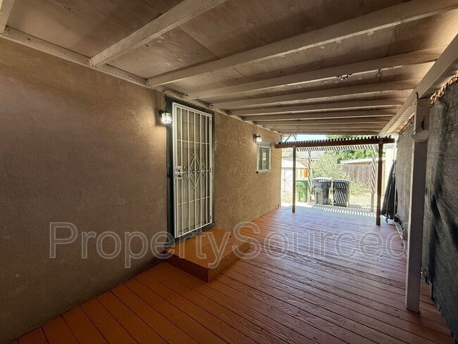 Building Photo - 208 N Acacia Ave