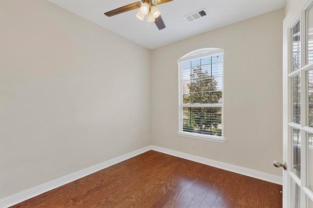 Building Photo - 1009 Mesa Crest Dr