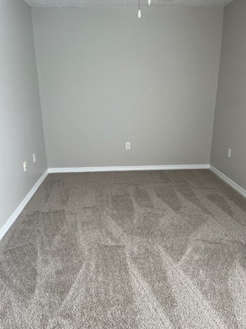 Building Photo - "Charming 2-Bed Townhouse Oasis - Prime Fo...