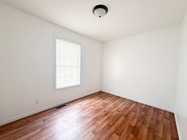 Building Photo - 3-Bedroom Home in Algood with Shaded Backyard