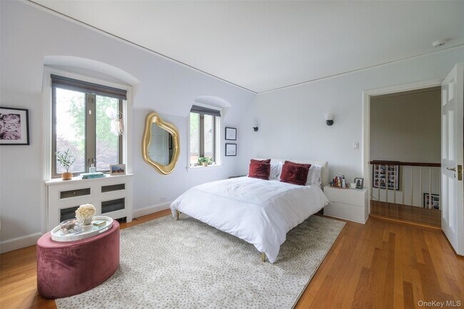 Building Photo - 10 Ridge Pl