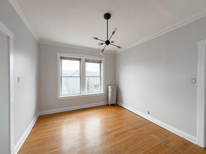 Building Photo - 4404 N Winchester Ave