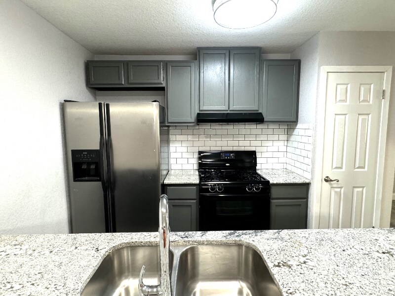 Building Photo - 3606 Versailles Dr