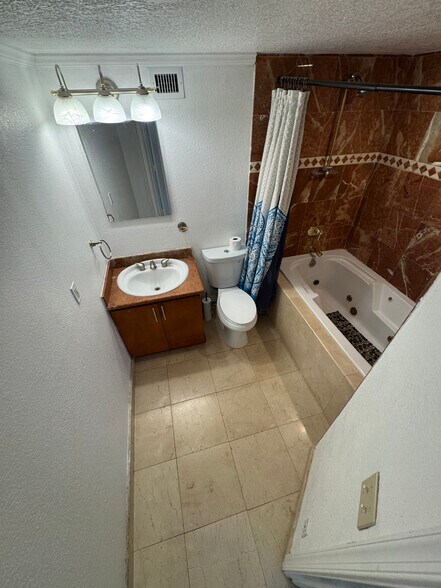 Building Photo - 801 Brickell Bay Dr