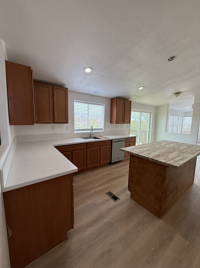 Building Photo - 46633 N 41st Ave