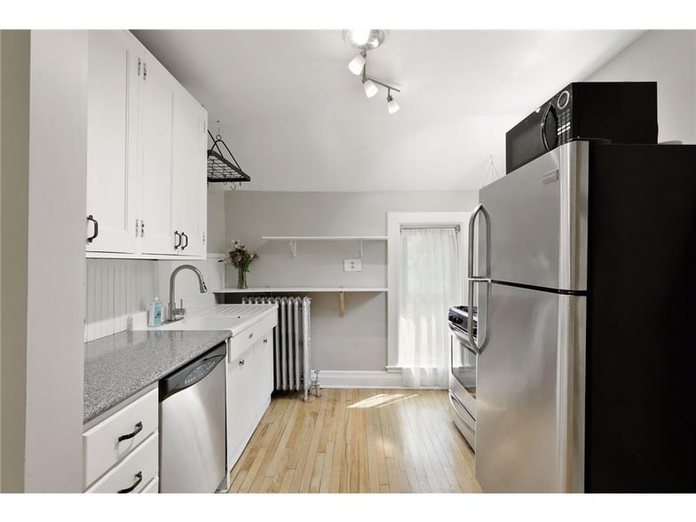 Kitchen - 403 Dewey St