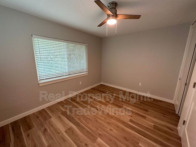 Building Photo - 1211 N Osceola Ave