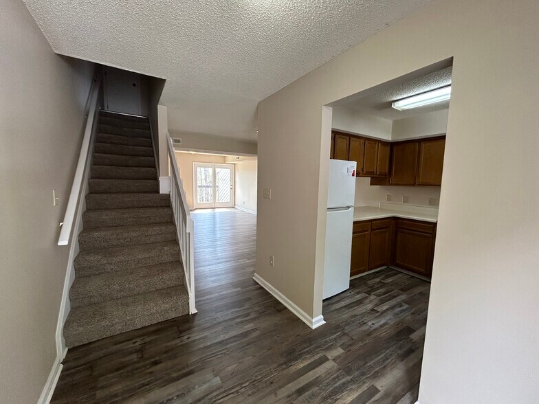 Building Photo - Laurelwood Apartments
