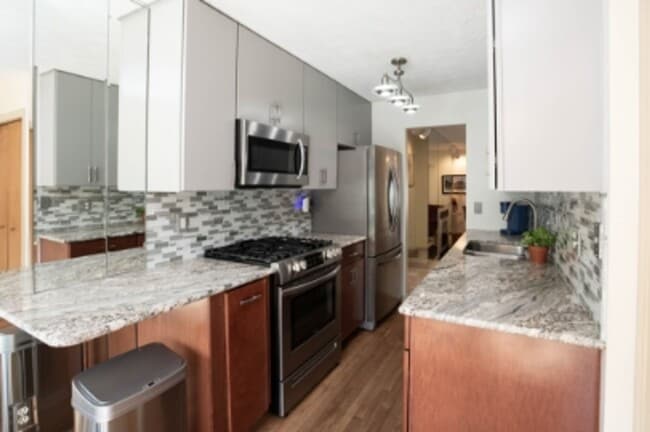 Building Photo - 804 Fairways Dr