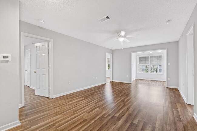 Building Photo - University Woods Retreat: 4 BR/4 Bath minutes to NCSU!