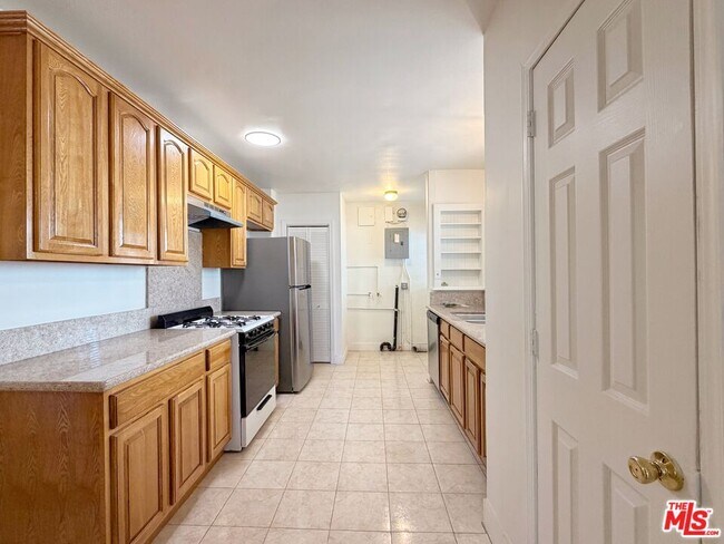 Building Photo - 173 Mariposa Ave